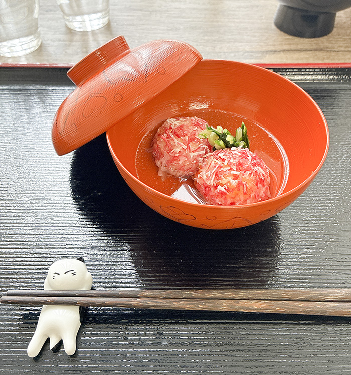 いかチーズボールの紅白お吸い物