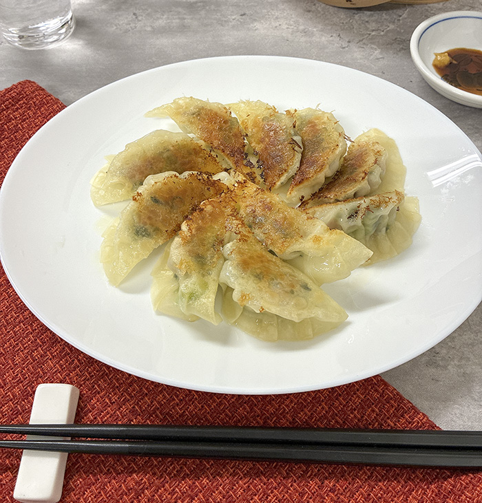 畑菜と小松菜の野菜たっぷり焼き餃子